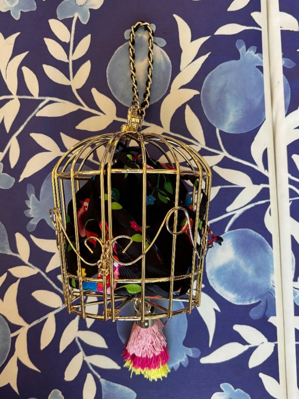 Betsey Johnson "Bird Is the Word" Kitsch Cage Bag w/ Pouch/Tassel/Chain Handle - Picture 3 of 13
